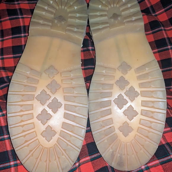 These are Safari boots, commons for safari tours in Kenya. They are all leather. - Picture 5 of 7